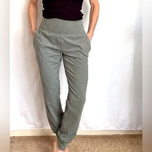 Athleta Salutation High Rise Jogger Sage Green Gray Track Relaxed Fit Size XS